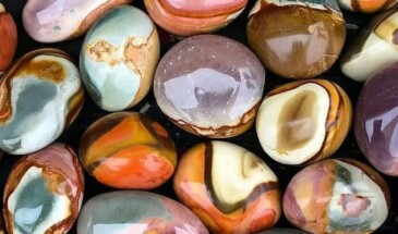 Подходящие камни для Девы: Сапфир, Лазурит, Яшма и другие